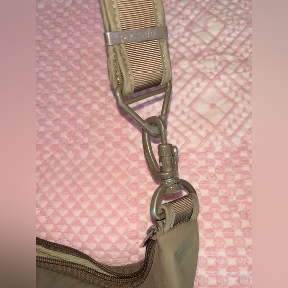 Pacsafe City Safe Tote - Picture 4 of 16